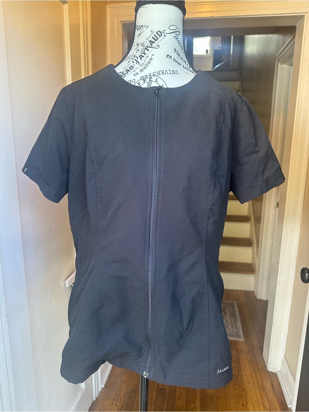 Jaanuu Black Zip Front Scrub Top Women’s Medium Short Sleeve Medical